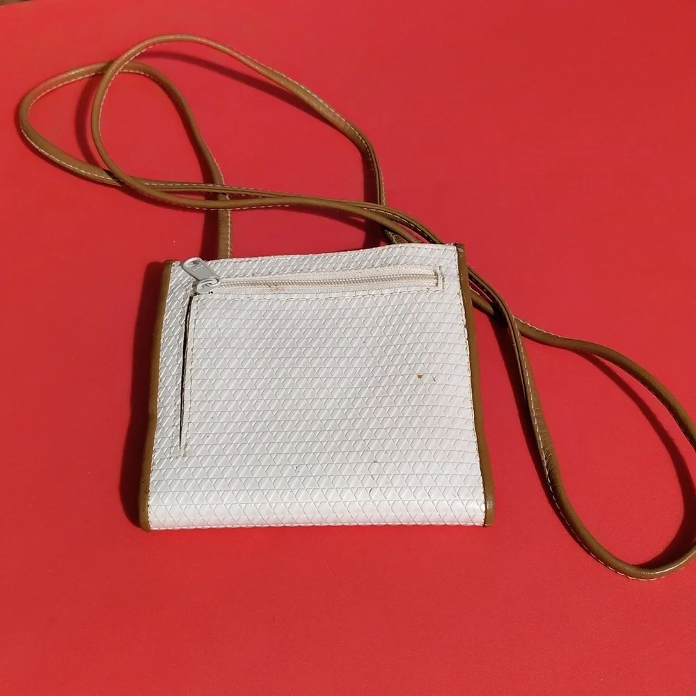 Vtg 80's Liz Claiborne Raised Logo Mini Crossbody Wallet - Picture 2 of 6